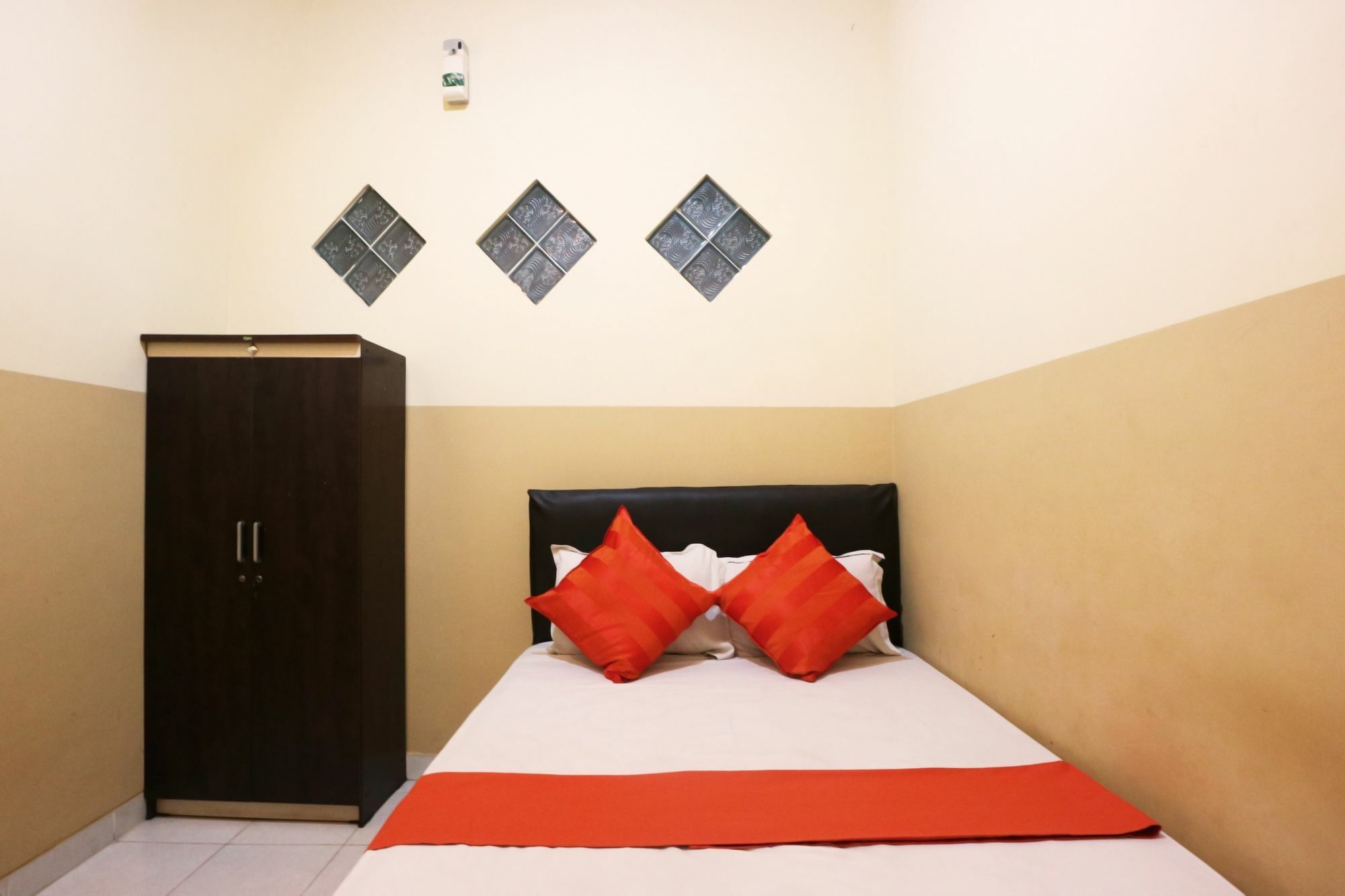 Hotel Syariah Walisongo Сурабая Экстерьер фото